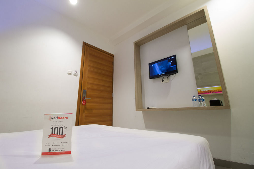 Reddoorz Plus @ Setiabudi Eight Jakarta Luaran gambar