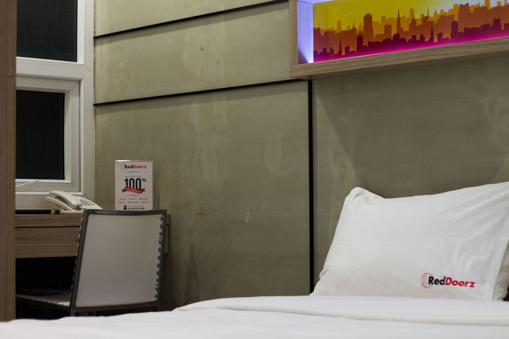 Reddoorz Plus @ Setiabudi Eight Jakarta Luaran gambar
