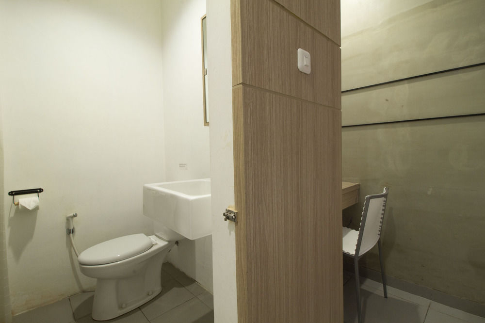 Reddoorz Plus @ Setiabudi Eight Jakarta Luaran gambar